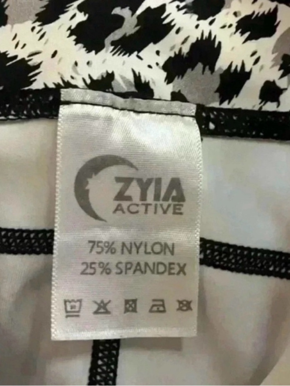 Zyia Active Black White Snow Leopard Print Brilliant
Pocket Workout Leggings - Picture 7 of 9